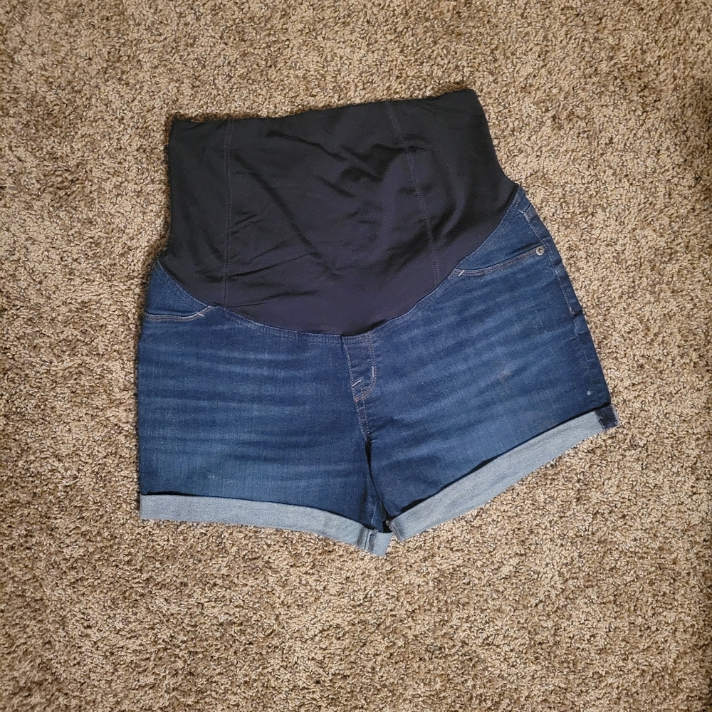 Isabel maternity shorts